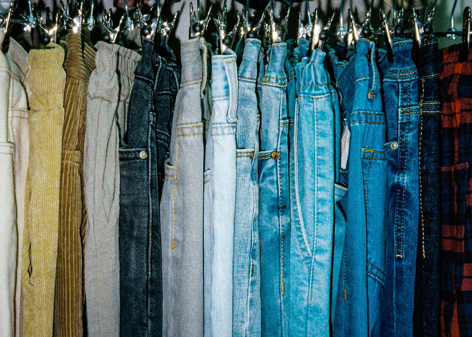 Fleck auf Jeansstoff